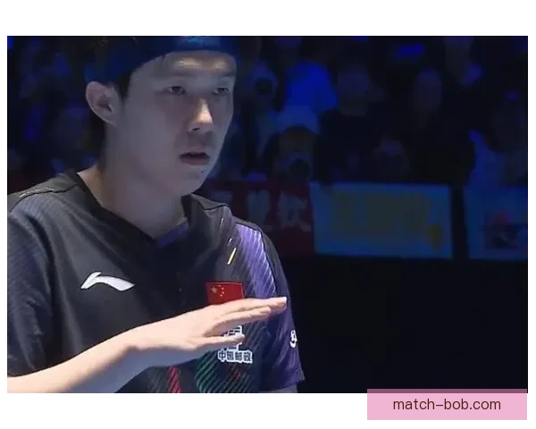 王楚钦接受采访时突然双手撑地拼尽全力感动无数球迷 王楚钦接受采访时突然双手撑地拼尽全力感动无数球迷